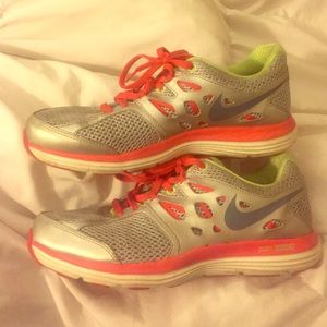 Nike Dual Fusion! Size 7.5!