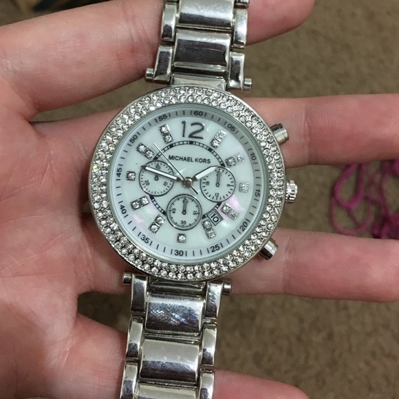 NON-AUTHENTIC Micheal Kors watch