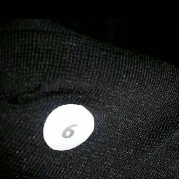 2-N-1 LULULEMON REVERSIBLE GROOVE CROPS SIZE 6 - Picture 4 of 4