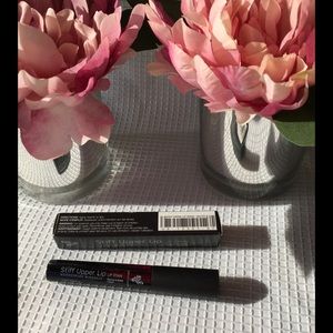 Younique Sultry Stiff upper lip 💄Lip stain