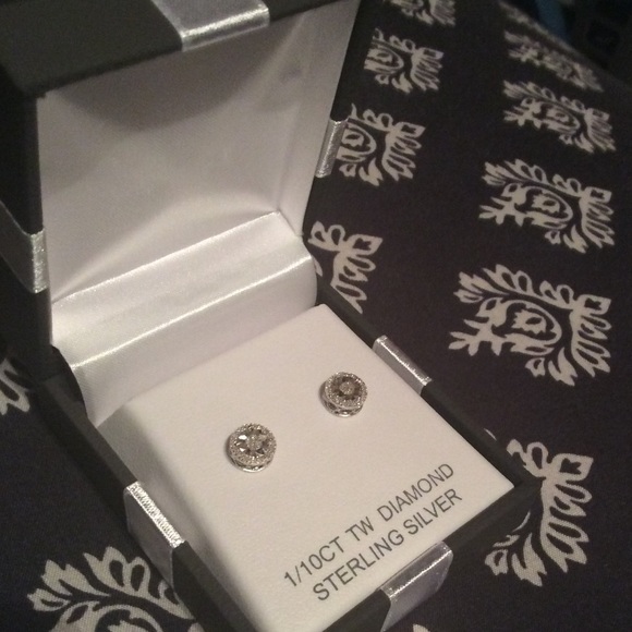 1/10 ct diamond earrings - Picture 2 of 2