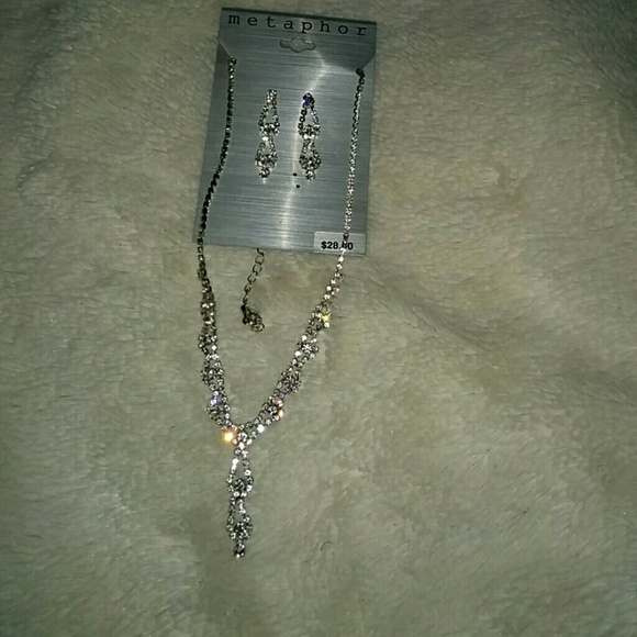 NWT Jewelery Set