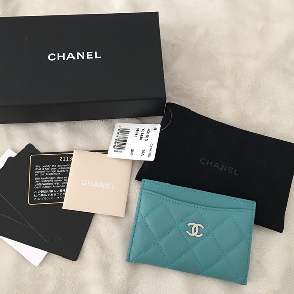 Chanel card holder ( lamb skin)