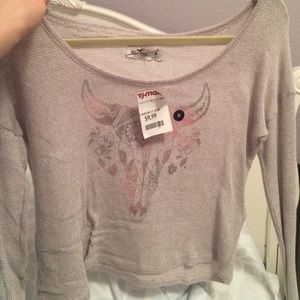 Long sleeve graphic crop top