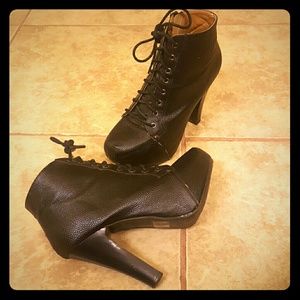 Black leather high-heeled lace-up booties