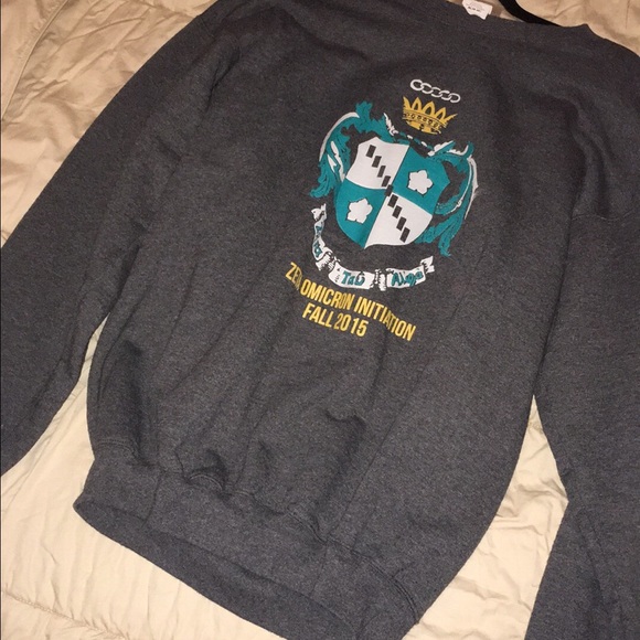 Zeta Tau Alpha crest sweatshirt size Medium