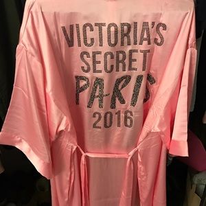 💞 Victoria's Secret Silk Robe 💞