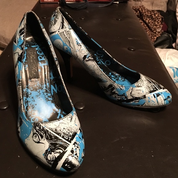 Last chance - Iron Fist pumps w/comics size 8