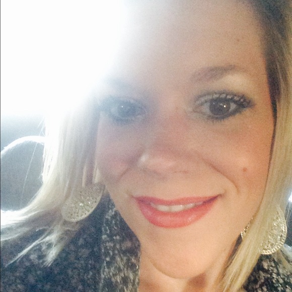 Meet your Posher, Jessica - Picture 3 of 4