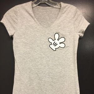 Disney Disneyland Mickey Mouse Paw Glove Patch Tee