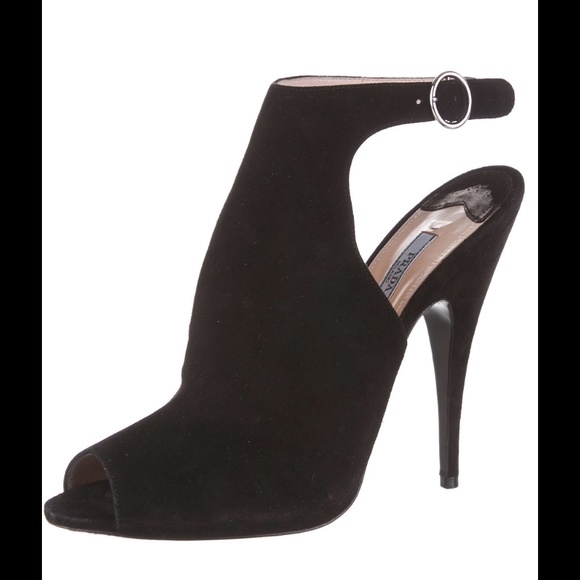 Barely worn black Suede Prada Pumps