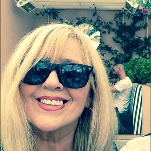 Meet your Posher, Sharon