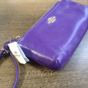 💜Coach Large Wristlet in Purple 💜 Make offer!