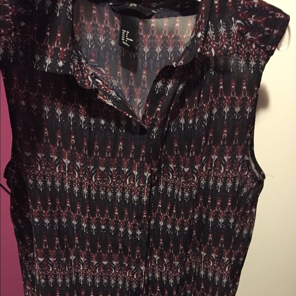 Sleeveless Aztec Tribal Button Down Blouse - Picture 2 of 4