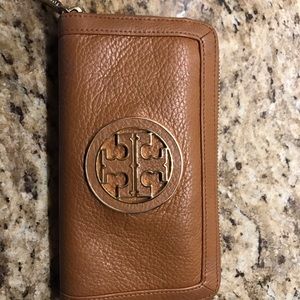 Tory Burch Amanda Wallet in Royal Tan