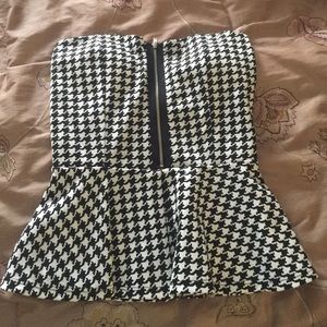 ❗NWT❗️Houndstooth Peplum Strapless Top