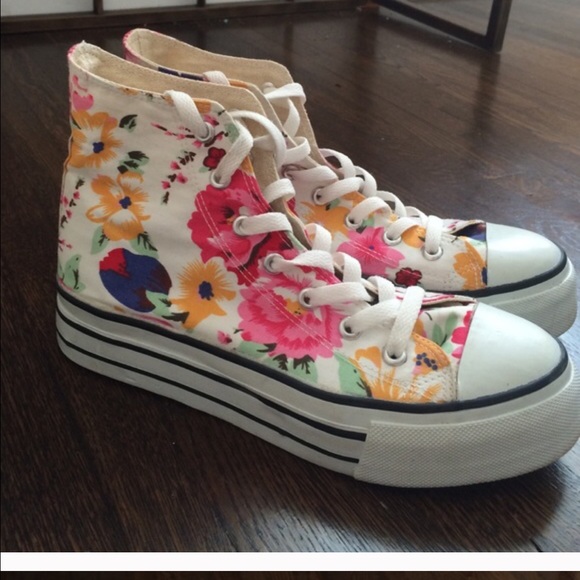 FLORAL CONVERSE