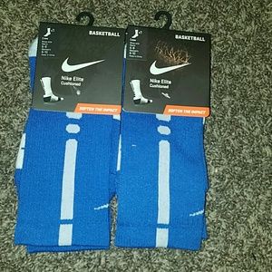 2 pairs of Nike Socks