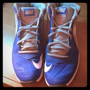 Basketball shoes (Nike hustle)