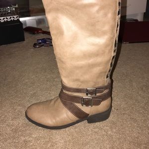 Brown/Tan boots
