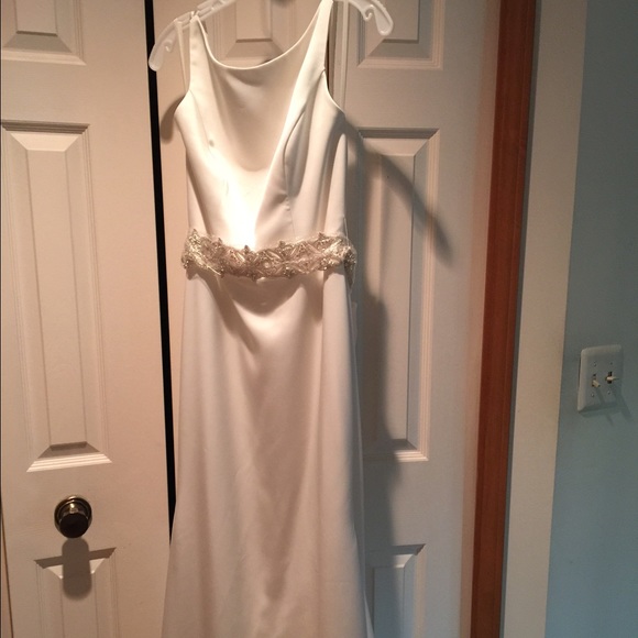 Brand New Paloma Blanca Wedding Gown, sz 12 (6-8)! - Picture 5 of 7