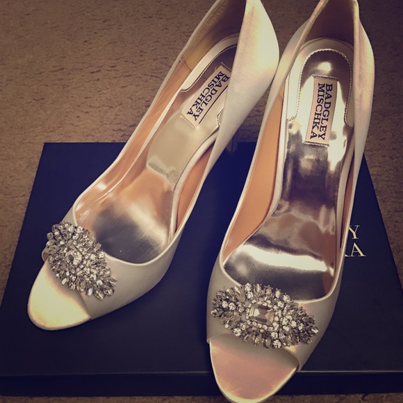Light Ivory Badgley Mischka Lavender II Pumps - Picture 1 of 4