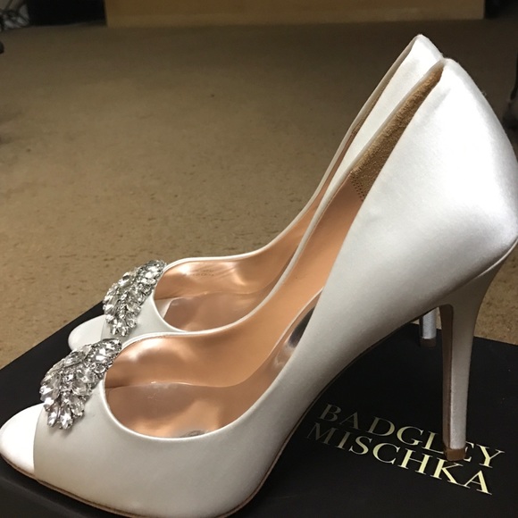Light Ivory Badgley Mischka Lavender II Pumps - Picture 2 of 4