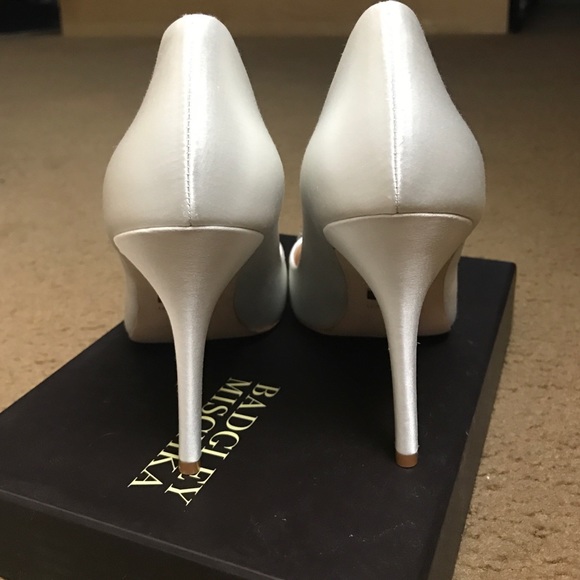 Light Ivory Badgley Mischka Lavender II Pumps - Picture 3 of 4