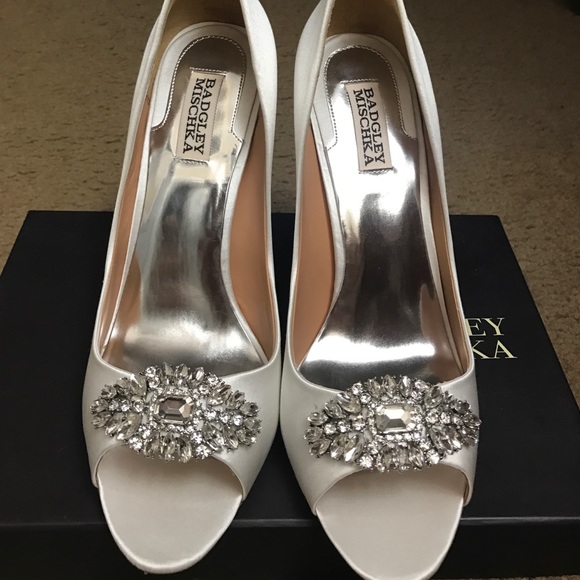 Light Ivory Badgley Mischka Lavender II Pumps - Picture 4 of 4