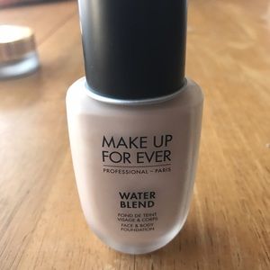 Makeup Forever Water Blend foundation R250