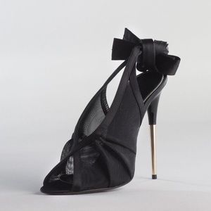 Tom Ford straps stilettos size 39.5 (8.5)