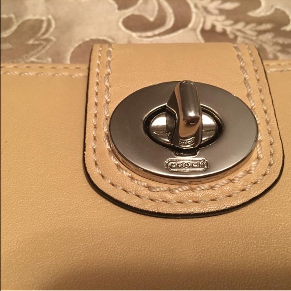 Coach Buttery Soft Beige Turnlock Wallet - Picture 2 of 4