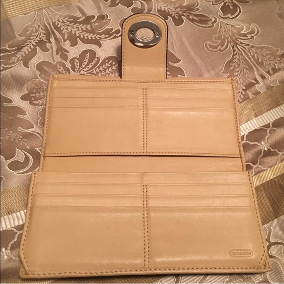 Coach Buttery Soft Beige Turnlock Wallet - Picture 4 of 4