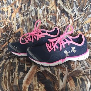 Under Armor Sneakers. Excellent worn few times