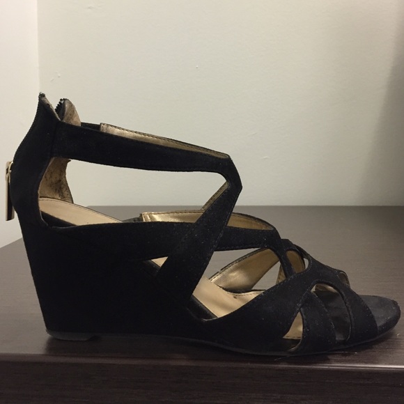 Bandolino suede black wedges