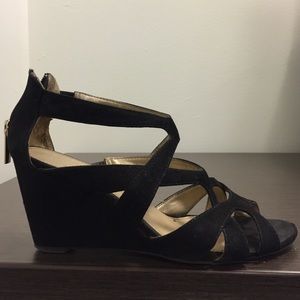 Bandolino suede black wedges