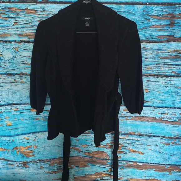 Black 3/4 sleeve waist tie sweater.