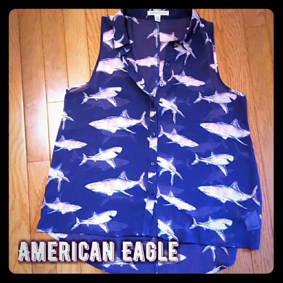 American Eagle Sleeveless Button up