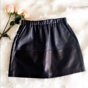 REDUCED: NWT VINCE. Leather Skirt 🌸