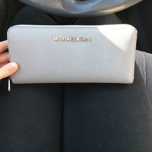Michael Kors Handbags - Final price Michael kors wallet