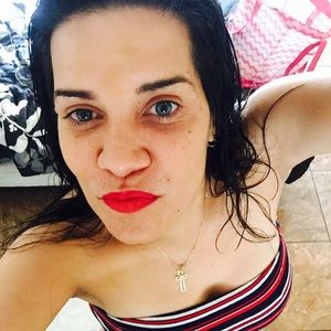 Meet your Posher, Carmen