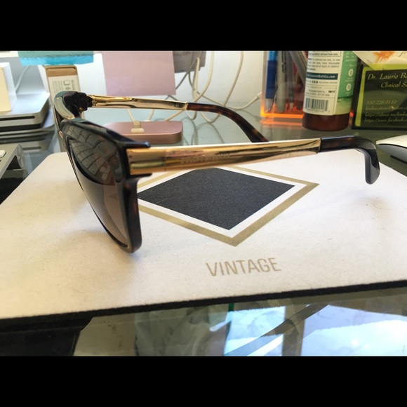 Dolce and Gabbana tortoiseshell sunglasses - Picture 2 of 4