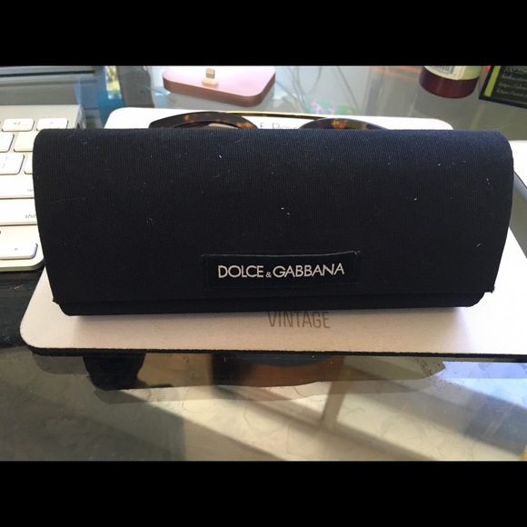 Dolce and Gabbana tortoiseshell sunglasses - Picture 3 of 4