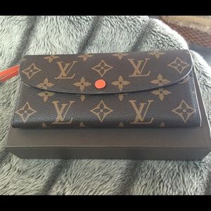 Emilie wallet with orange