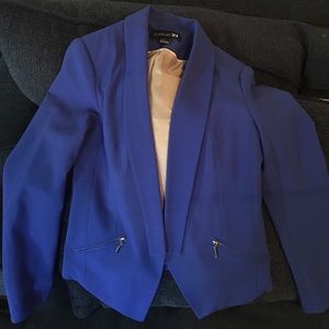 super cute blue blazer! Perfect for a night out!!