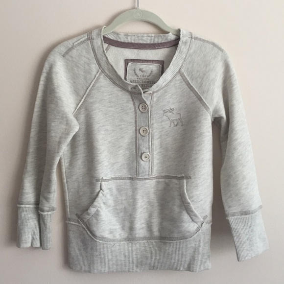 Abercrombie & Fitch Tops - Abercrombie & Fitch light grey crew sweatshirt