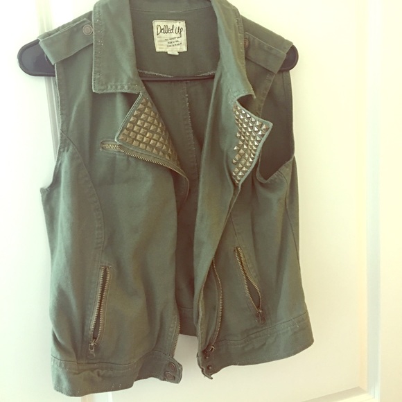 Sleeveless olive green jacket/vest