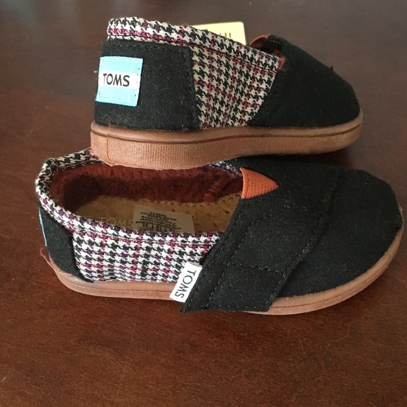 Black and Plaid T6 TOMS