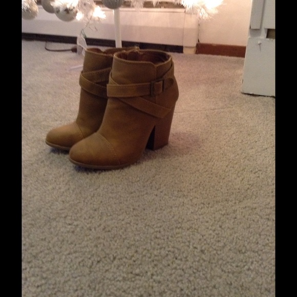 LC Lauren Conrad booties