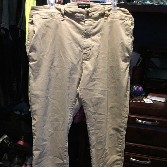 Price Reduced!Men's American Eagle khakis sz40x30